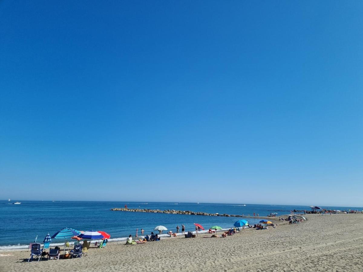 Las Gaviotas B9 Manilva Buitenkant foto